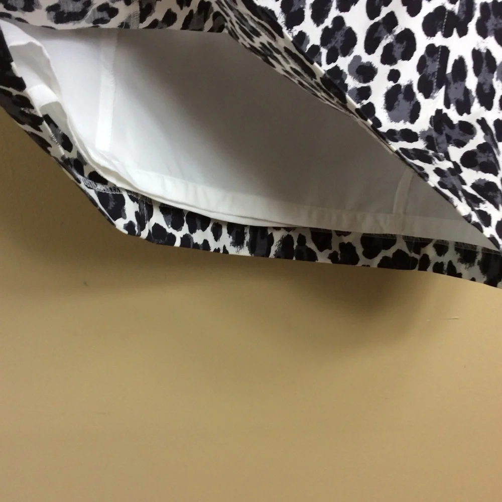 Tempesta Gruppo Americano stretch leopard print skirt. Size 10.
